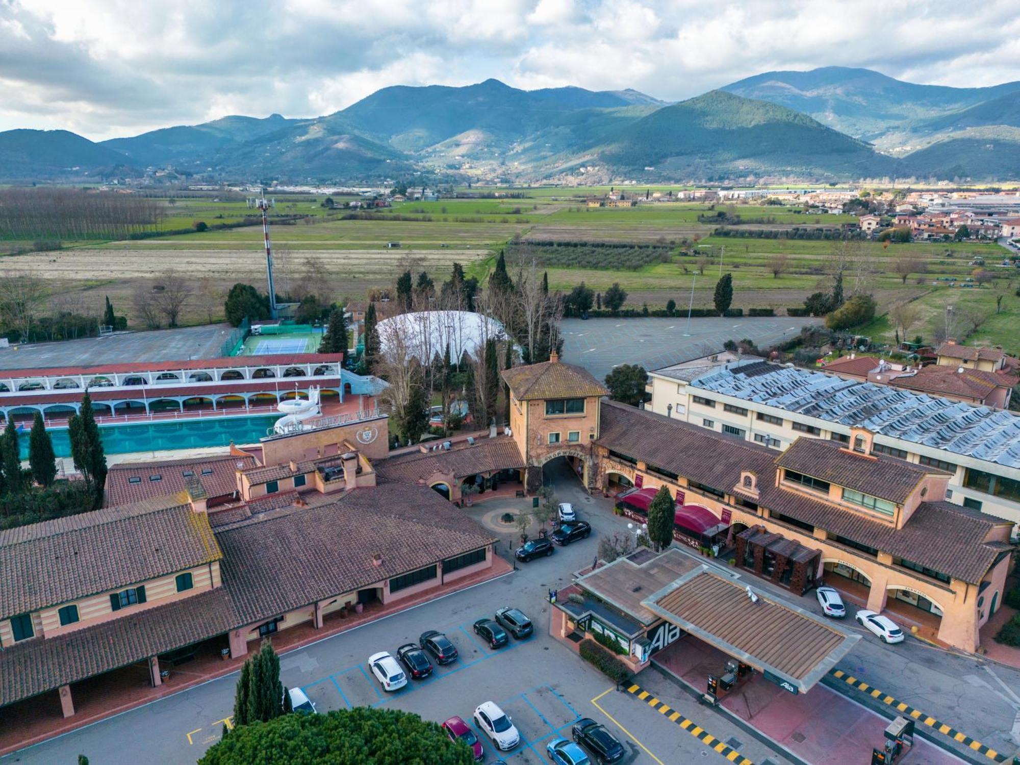 Hotel Boccaccio Calcinaia Exteriör bild